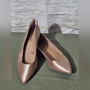 Amazon Essentials Women's Rose Gold Flats Size 6.5
